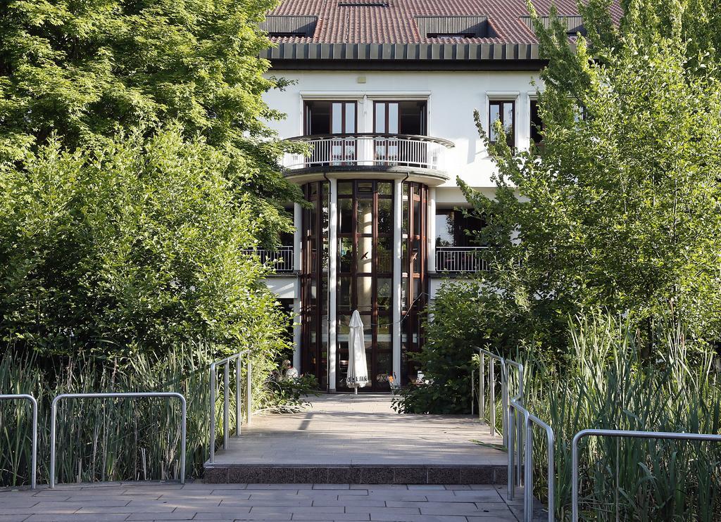 Tagungs- Und Bildungszentrum Steinbach/Taunus Steinbach im Taunus Dış mekan fotoğraf